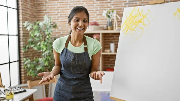 Young Latin Woman Artist Smiling Confident Drawing Art Studio — Stock Photo, Image