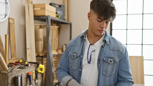 Handsome Young Hispanic Man Serious Faced Professional Carpenter Standing His — Stock Photo, Image
