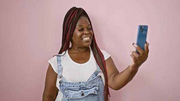 Confident African American Woman Joyfully Making Cool Selfie Isolated Pink — Stock Photo, Image