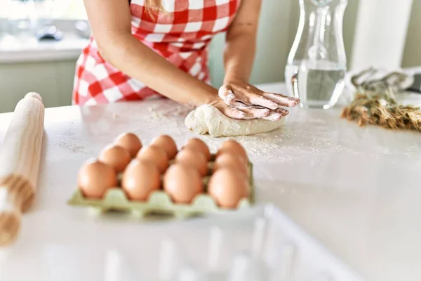 Young Beautiful Hispanic Woman Kneading Bread Dough Hands Kitchen — Stock Photo, Image