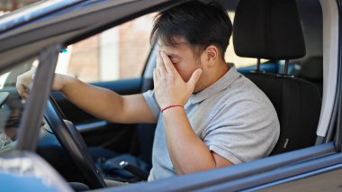  Sokakta yorgun araba kullanmak