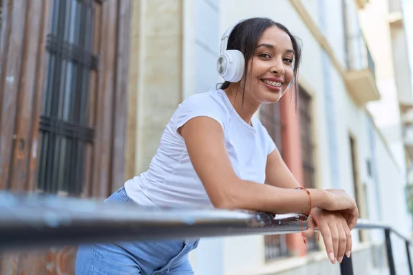 Young Arab Woman Listening Music Leaning Balustrade Street — Stock Photo, Image