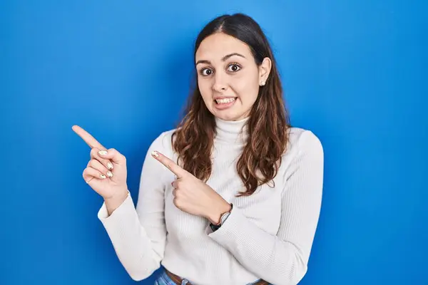 Young Hispanic Woman Standing Blue Background Pointing Aside Worried Nervous — Stock Photo, Image