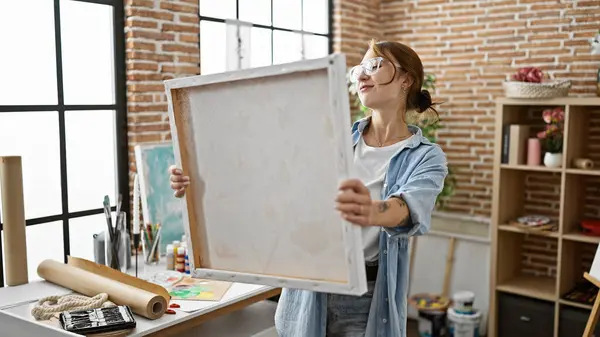 Young Woman Artist Smiling Confident Looking Draw Art Studio — Stok fotoğraf