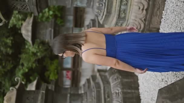 Captivating View Beautiful Hispanic Woman Glasses Captured Casual Walk Away — Stock Video