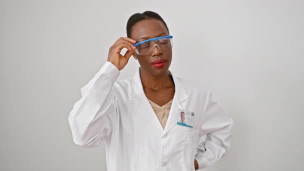 Cientista Afro Americano Estressado Sofrendo Dor Enxaqueca Mão Cabeça Expressão — Vídeo de Stock