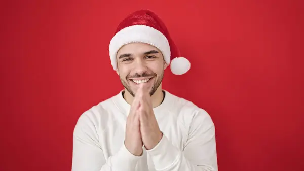 Joven Hispano Con Sombrero Navidad Aplaudiendo Aplausos Sobre Aislado Fondo —  Fotos de Stock