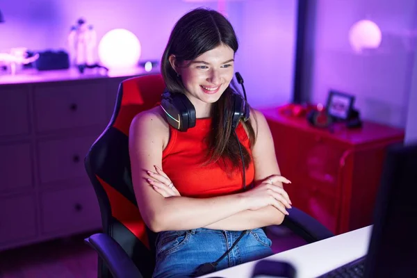 Young Caucasian Woman Streamer Smiling Confident Sitting Arms Crossed Gesture — Stockfoto