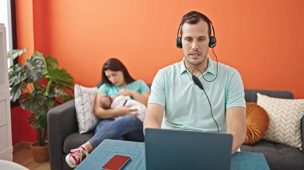 Young Father His Family Using Laptop Wearing Headset Home — Stock Photo, Image