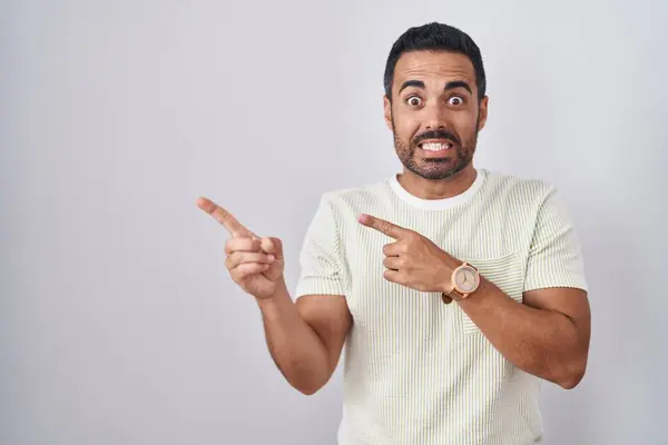 Hispanic Man Beard Standing Isolated Background Pointing Aside Worried Nervous — Stock Photo, Image