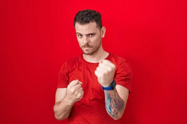 Young Hispanic Man Standing Red Background Ready Fight Fist Defense — Foto Stock