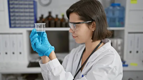 Young Beautiful Hispanic Woman Scientist Holding Test Tube Laboratory — Stock Photo, Image