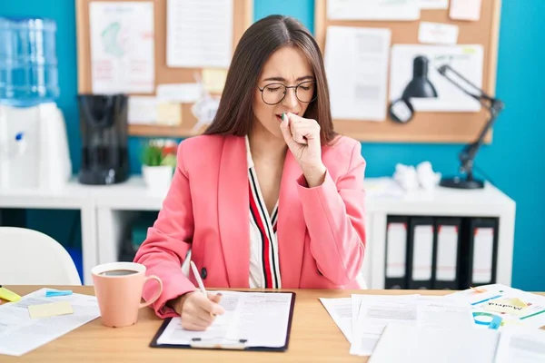 Young Hispanic Woman Working Office Wearing Glasses Feeling Unwell Coughing — Stockfoto