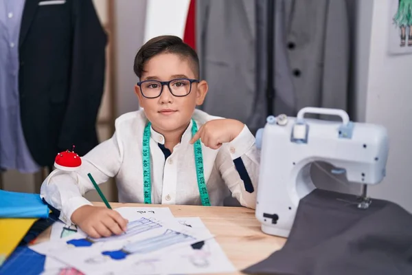 Young Hispanic Kid Tailor Room Pointing Finger One Self Smiling — Stock Photo, Image