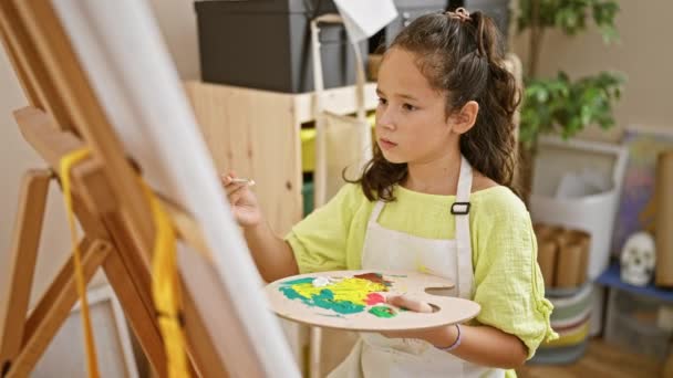 Mother Daughter Bonding Art Studio Woman Teacher Girl Student Drawing — Stock Video