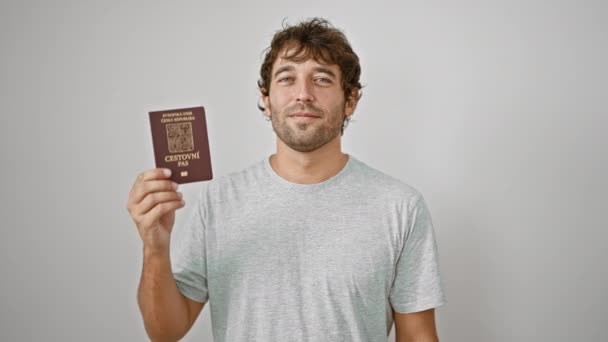 Vreugdevolle Jonge Man Vol Vertrouwen Knippert Zijn Tsjechische Republiek Paspoort — Stockvideo
