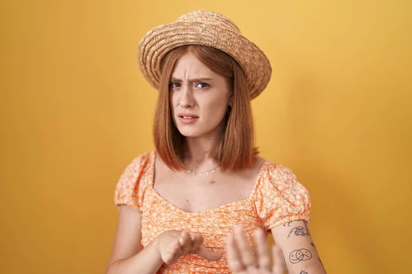 Young Redhead Woman Standing Yellow Background Wearing Summer Hat Disgusted — Stock Photo, Image