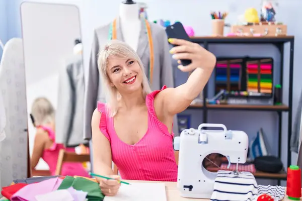 Young Blonde Woman Tailor Smiling Confident Make Selfie Smartphone Gaming — Stock Photo, Image