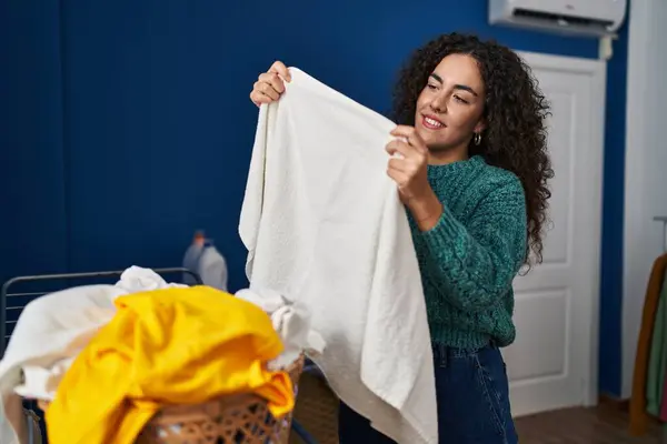 Young Beautiful Hispanic Woman Smiling Confident Hanging Clothes Clothesline Laundry — Stock Photo, Image