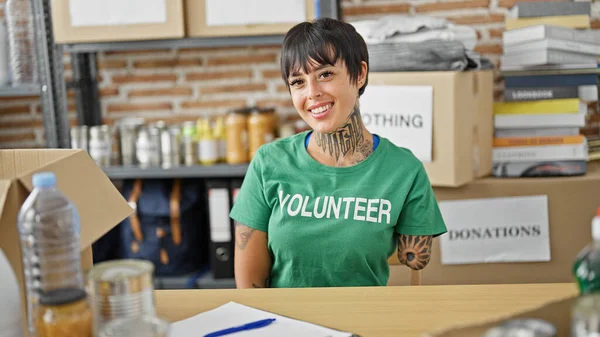 Hispanic Woman Amputee Arm Volunteer Smiling Confident Sitting Table Charity — Stock Photo, Image