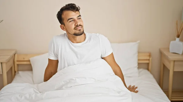 Young Hispanic Man Smiling Confident Sitting Bed Bedroom — Fotografia de Stock