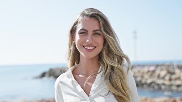 Young Blonde Woman Smiling Confident Standing Seaside — 图库视频影像