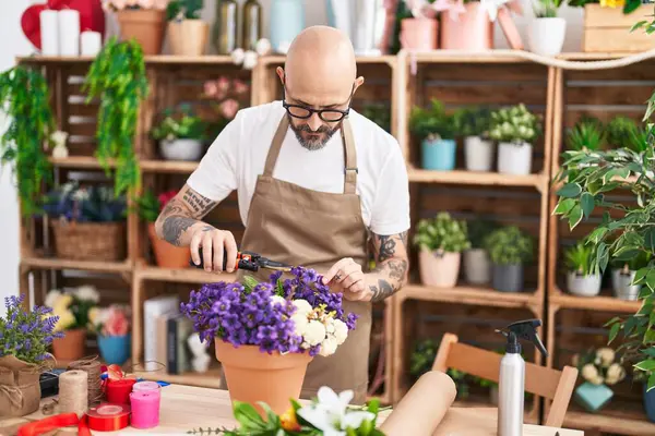 Young Bald Man Florist Cutting Plant Florist — Stock Photo, Image