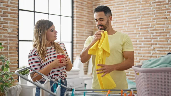 Man Woman Couple Hanging Clothes Clothesline Drinking Coffee Laundry Room — Stock Photo, Image