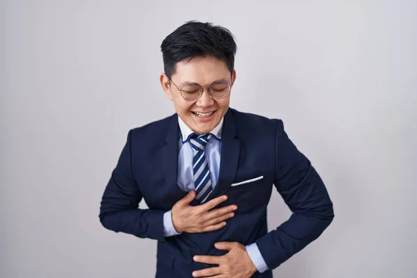 Jeune Homme Asiatique Portant Costume Affaires Cravate Souriant Riant Fort — Photo