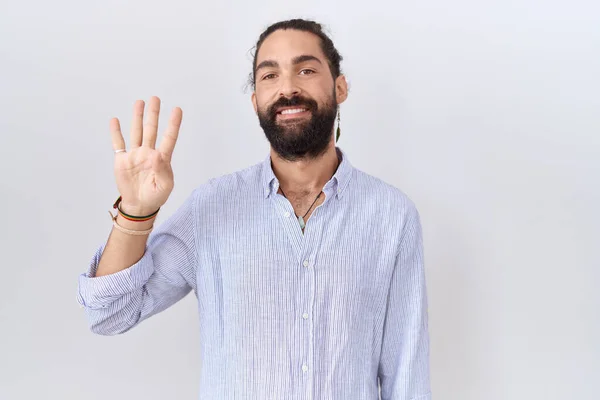 Hispánec Vousy Sobě Ležérní Košile Ukazuje Ukazuje Prsty Číslo Čtyři — Stock fotografie