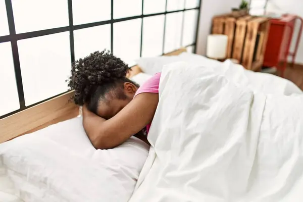 African American Woman Stressed Lying Bed Bedroom — Stock Photo, Image
