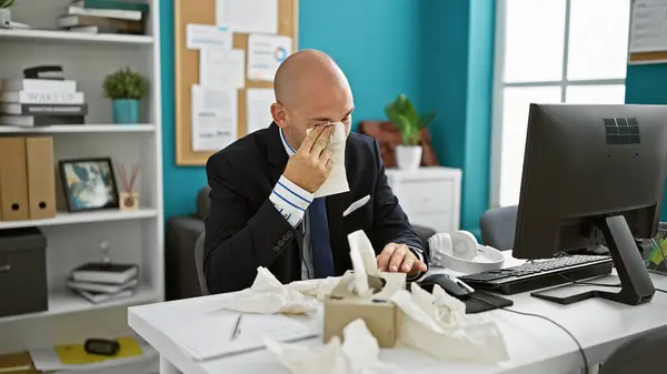 Young Hispanic Man Business Worker Crying Office — Stock Photo, Image