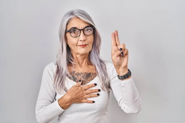 Middle Age Woman Grey Hair Standing White Background Smiling Swearing — Stock Photo, Image