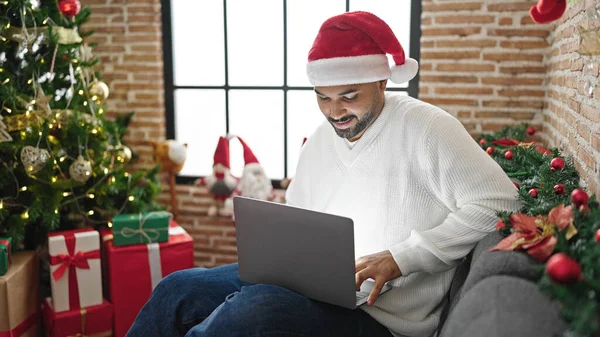 African American Man Watching Video Laptop Celebrating Christmas Home — Stock Photo, Image