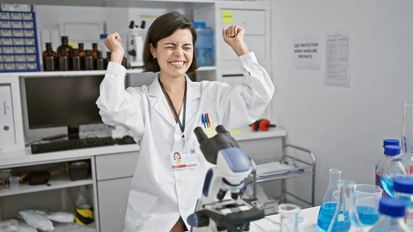 Celebrating Breakthrough Young Beautiful Hispanic Woman Scientist Joyfully Working Microscope — Stock Photo, Image