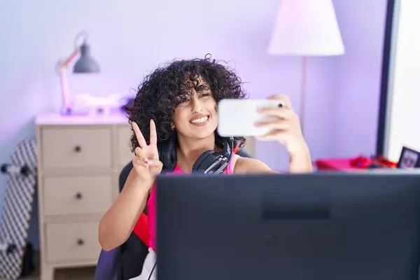 Young Middle Eastern Woman Streamer Smiling Confident Make Selfie Smartphone — Stock Photo, Image