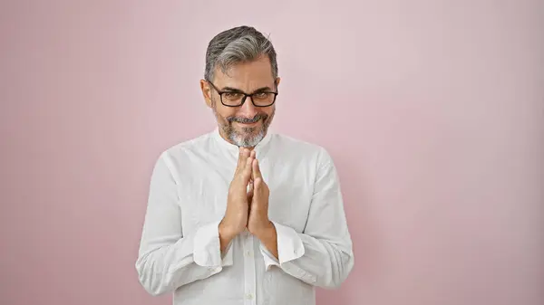 Cheerful Young Hispanic Man Grey Haired Confidently Flaunting His Cool — Stock Photo, Image