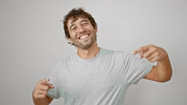 Glada Ung Man Ledig Shirt Pekar Sina Perfekta Tänder Visar — Stockvideo