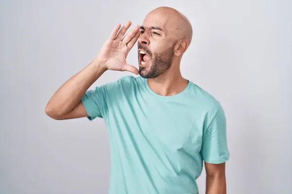 Middle Age Bald Man Standing White Background Shouting Screaming Loud — Stock Photo, Image