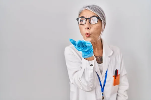 Middle Age Woman Grey Hair Wearing Scientist Robe Looking Camera — Stock Photo, Image