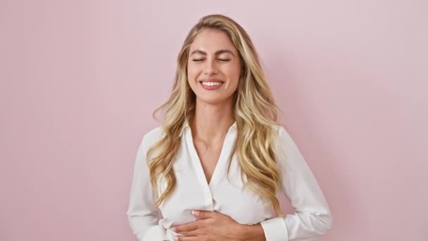 Bubbly Young Blonde Hands Clutching Her Shirt Laughter Having Riot — Stock Video