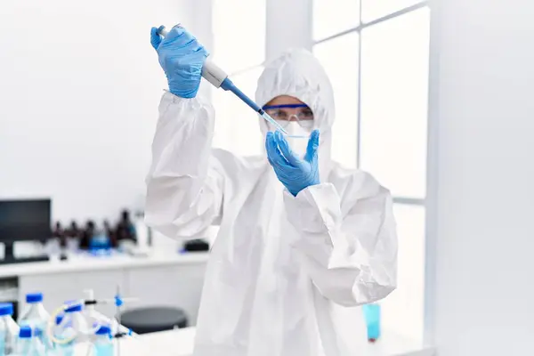 Young Blonde Woman Scientist Wearing Security Uniform Pouring Liquid Sample — Stock Photo, Image