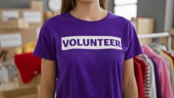 Beautiful Young Hispanic Woman Proudly Volunteering Charity Center Confidently Giving — Stock Video