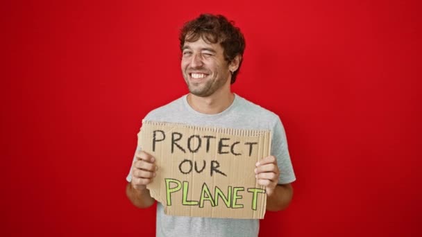 Joven Sosteniendo Proteger Nuestro Planeta Banner Guiño Mirando Cámara Con — Vídeo de stock