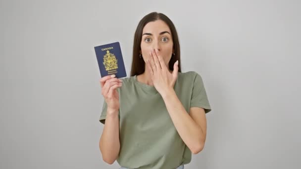 Πανέμορφη Νεαρή Ισπανίδα Κατάσταση Σοκ Πρόσωπο Καλυμμένο Διαβατήριο Φοβισμένη Και — Αρχείο Βίντεο
