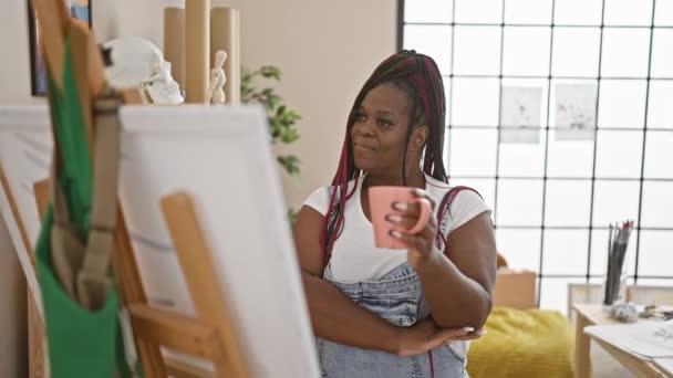 Thinking Morning Cup Coffee African American Artist Woman Draws Intently — Stock Video