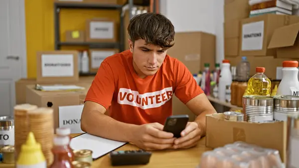 Hardworking Young Hispanic Teenager Volunteer Immersed Texting Important Message Indoors — Stock Photo, Image