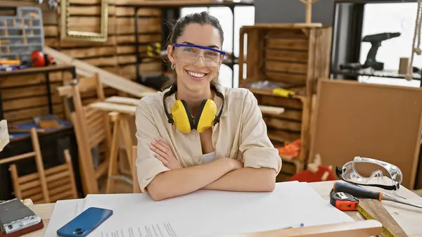 Young Beautiful Hispanic Woman Carpenter Wearing Glasses Sitting Table Arms — Stock Photo, Image