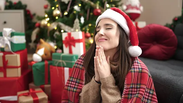 Beautiful Hispanic Woman Celebrating Christmas Praying Home — Stock Photo, Image