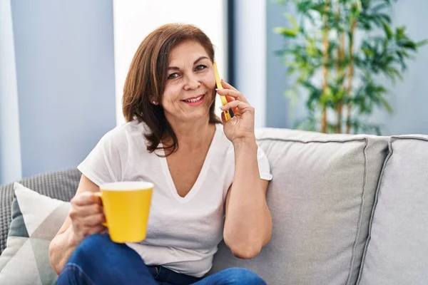 Middle Age Woman Talking Smartphone Drinking Coffee Home — Foto de Stock